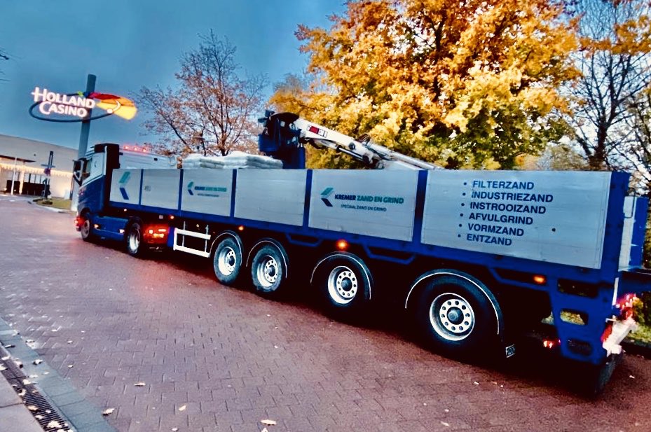 We komen ook overal. #valkenburg Speciaal #grind als toplaag voor de vloer van een parkeergarage.