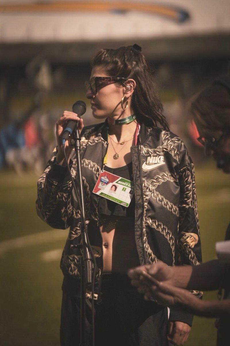 haashoficial's tweet photo. SOUNDCHECK para el partido de CHIEFS vs CHARGERS de #MondayNightFootball ❤️💙 ! @NFL 
@nflmx 🏈🎤💃🏼💃🏻 https://t.co/v2nkJsj2cS