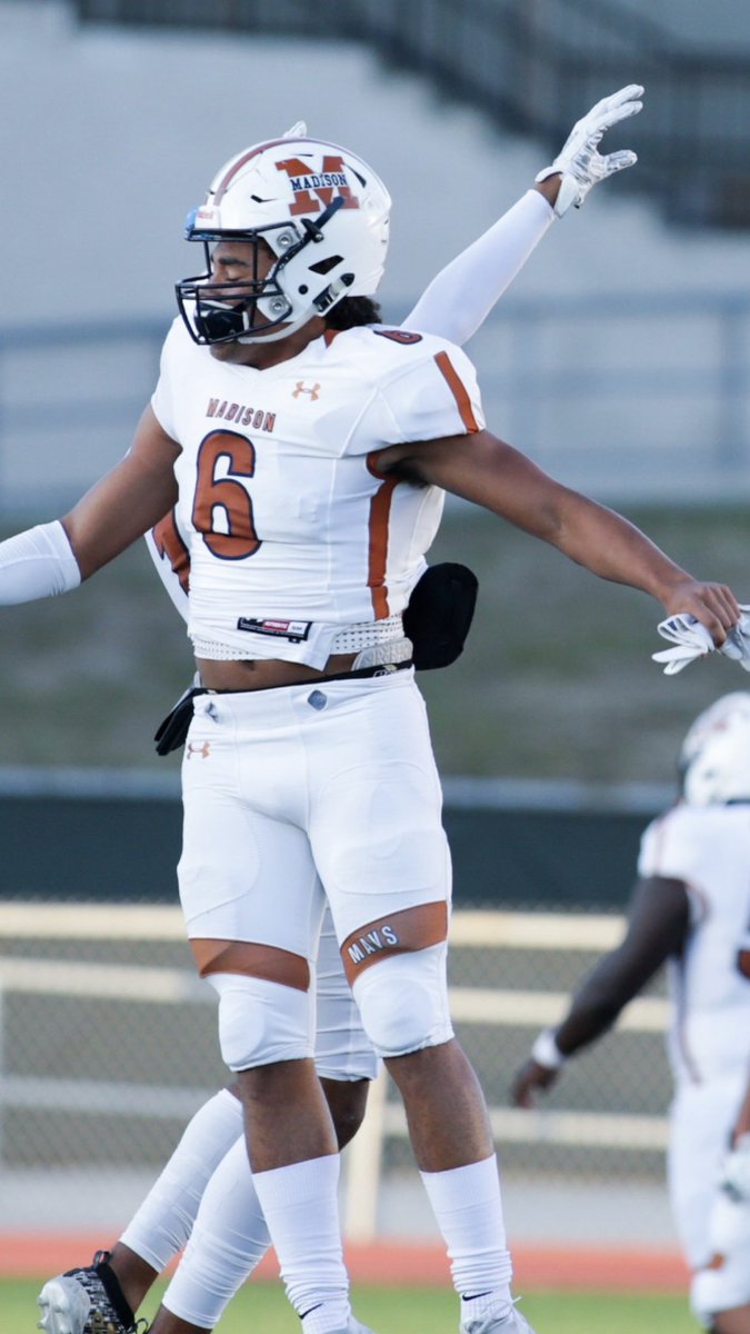 deshaunheaggans's tweet photo. Honored to be invited to the TX high school All Star game #txhsallstar https://t.co/O0gNkCQc3I