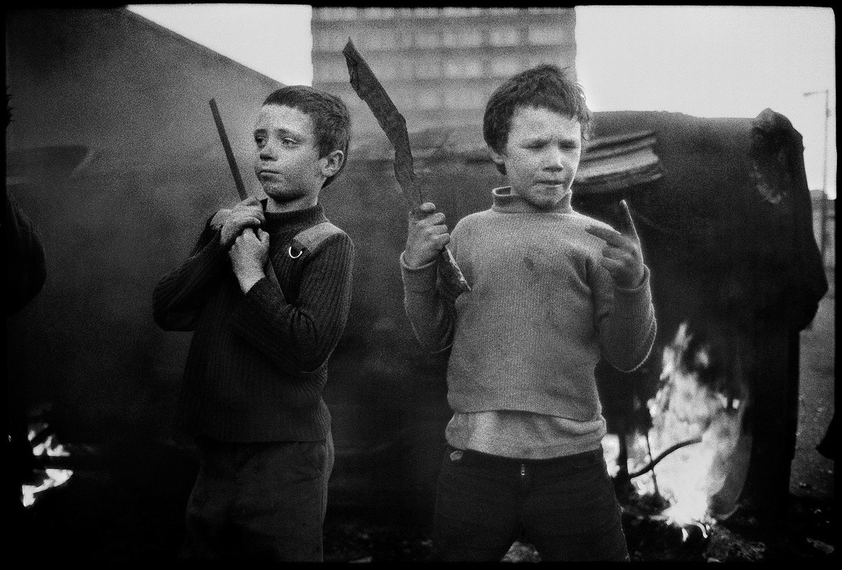 YourWullie's tweet photo. French photojournalist Yan Morvan was covering Northern Ireland during the hunger strikes and was in country when Bobby Sands passed away. Here are some of Yan's images from his book 'Bobby Sands', which is available from André Frère Editions
https://t.co/Zxwv2S7bc7 https://t.co/pvWdMveoME
