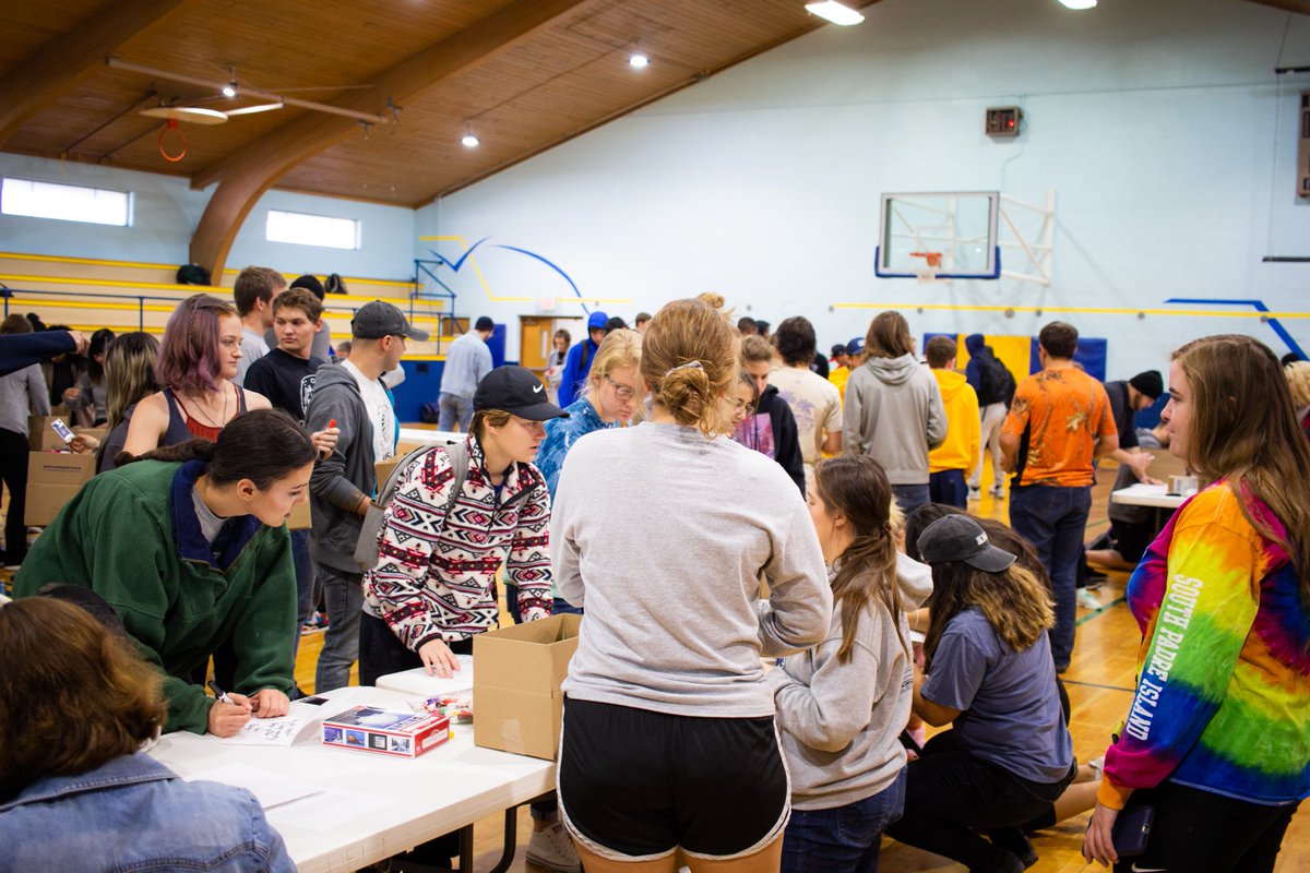 cccktigers's tweet photo. This morning, students, faculty, and staff joined together to help fill Operation Christmas Child gift boxes. We were blessed to be able to serve and bring some joy to children overseas this Christmas! #operationchristmaschild #service #madealive #ccck https://t.co/UWcloDNUb1