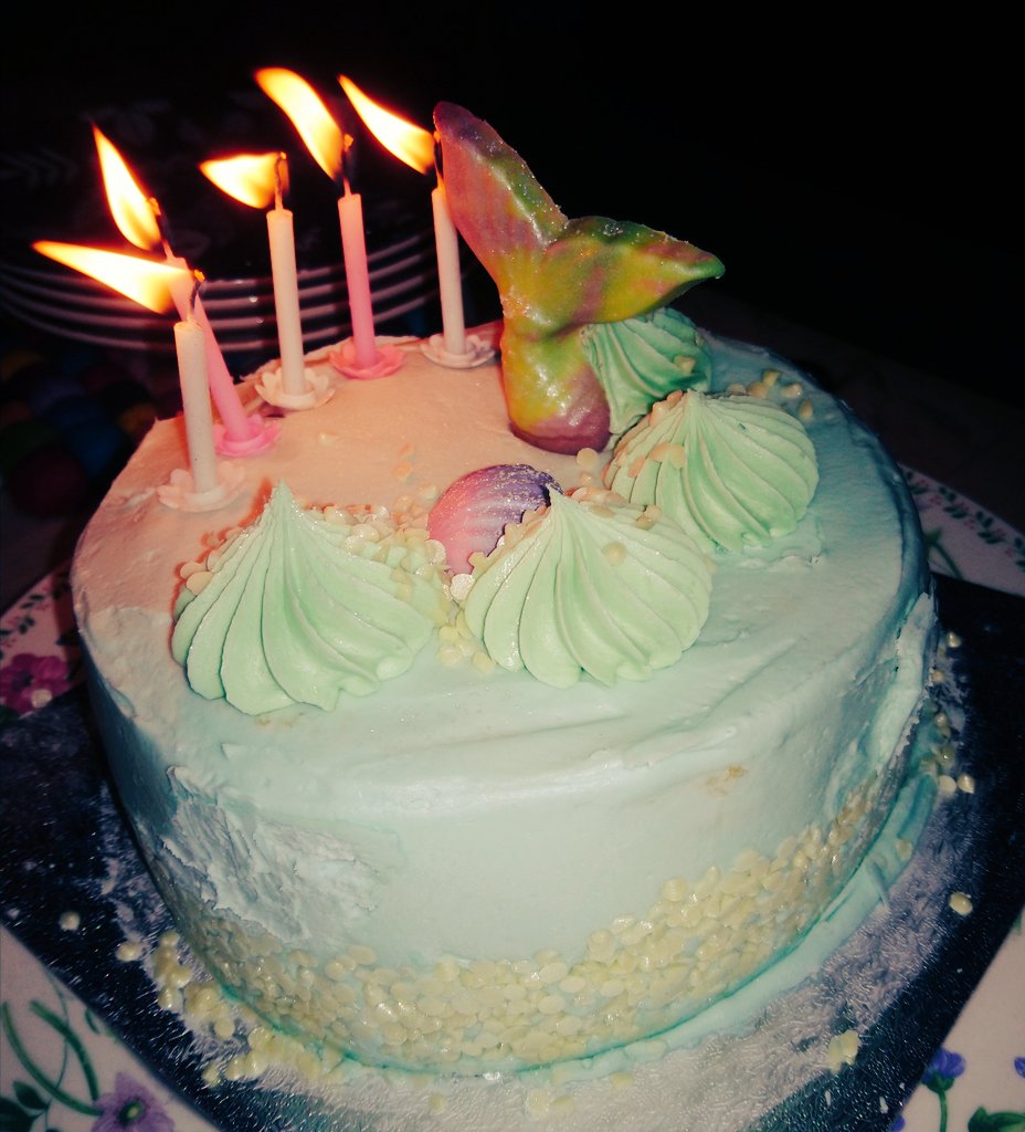 Geek_girl38's tweet photo. Not my birthday til tomorrow.
But this evening I had tea with Littlest Godson, after which he presented me with this beautiful Under The Sea cake ! :-)
#toonicetoslice https://t.co/TPR2TMRaup