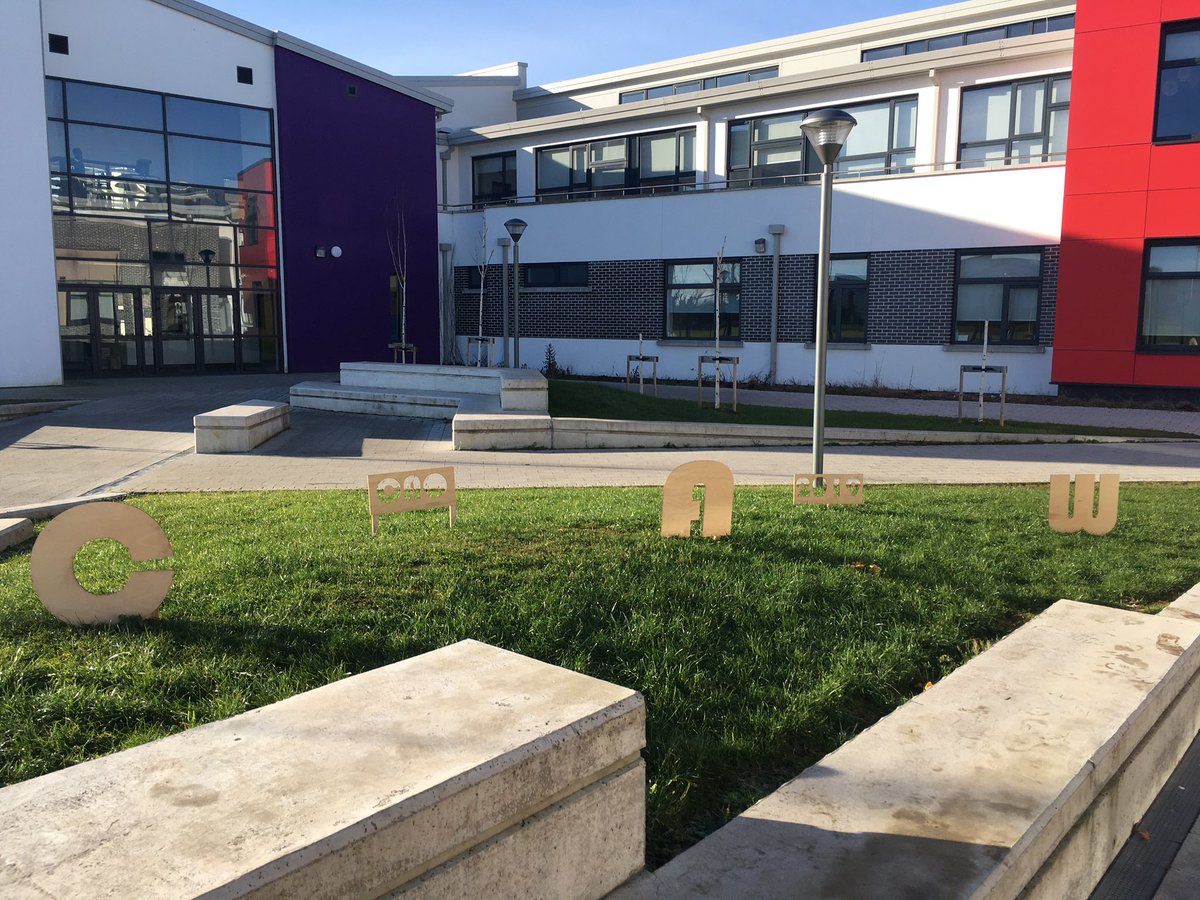 #collegeawarenessweek kicked off today <a href="/lecheiless/">Le Chéile Secondary School</a>. A great week, promoting the possibility and idea of 3rd level education for everyone. <a href="/BrilliantCFES/">CFES Brilliant Pathways</a>