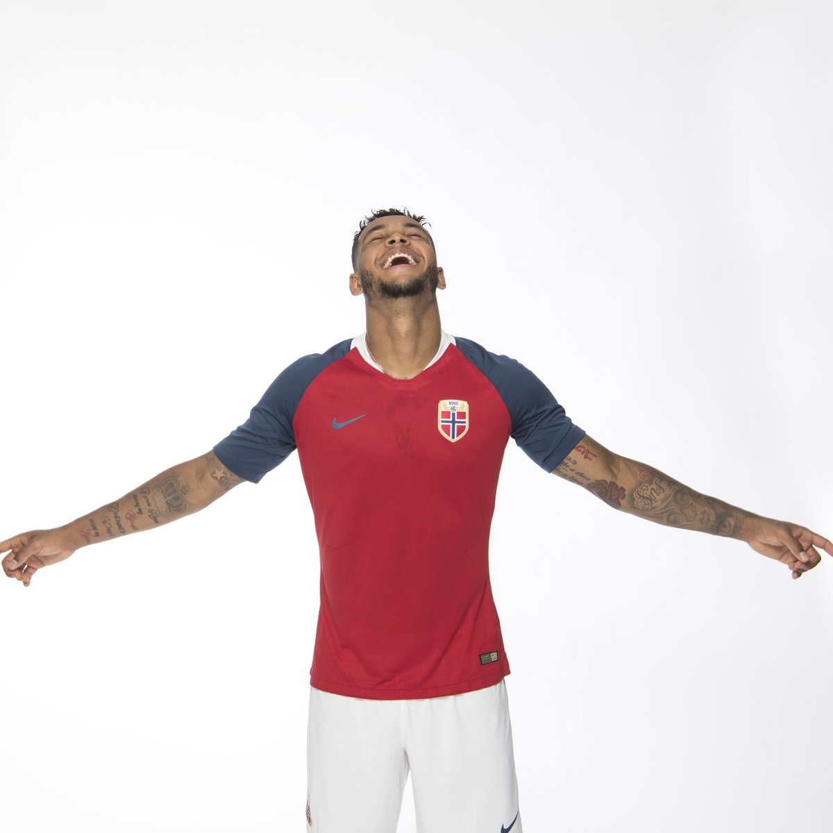 nff_landslag's tweet image. 6. min: MÅL! Møller Dæhli legger inn fra høyre til Joshua King. Spisser setter den på keeper før han pirker returen over streken! Norge i ledelsen 1-0. #sterkeresammen #malnor