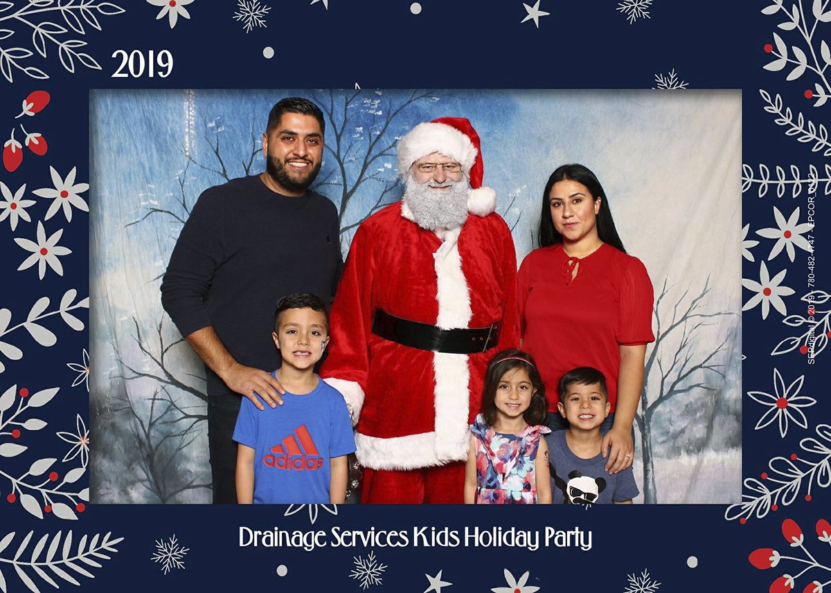 High Five to EPCOR Drainage Services for hosting a Staff Holiday Kids Party. All Staff attending received a 5X7 Photo Print