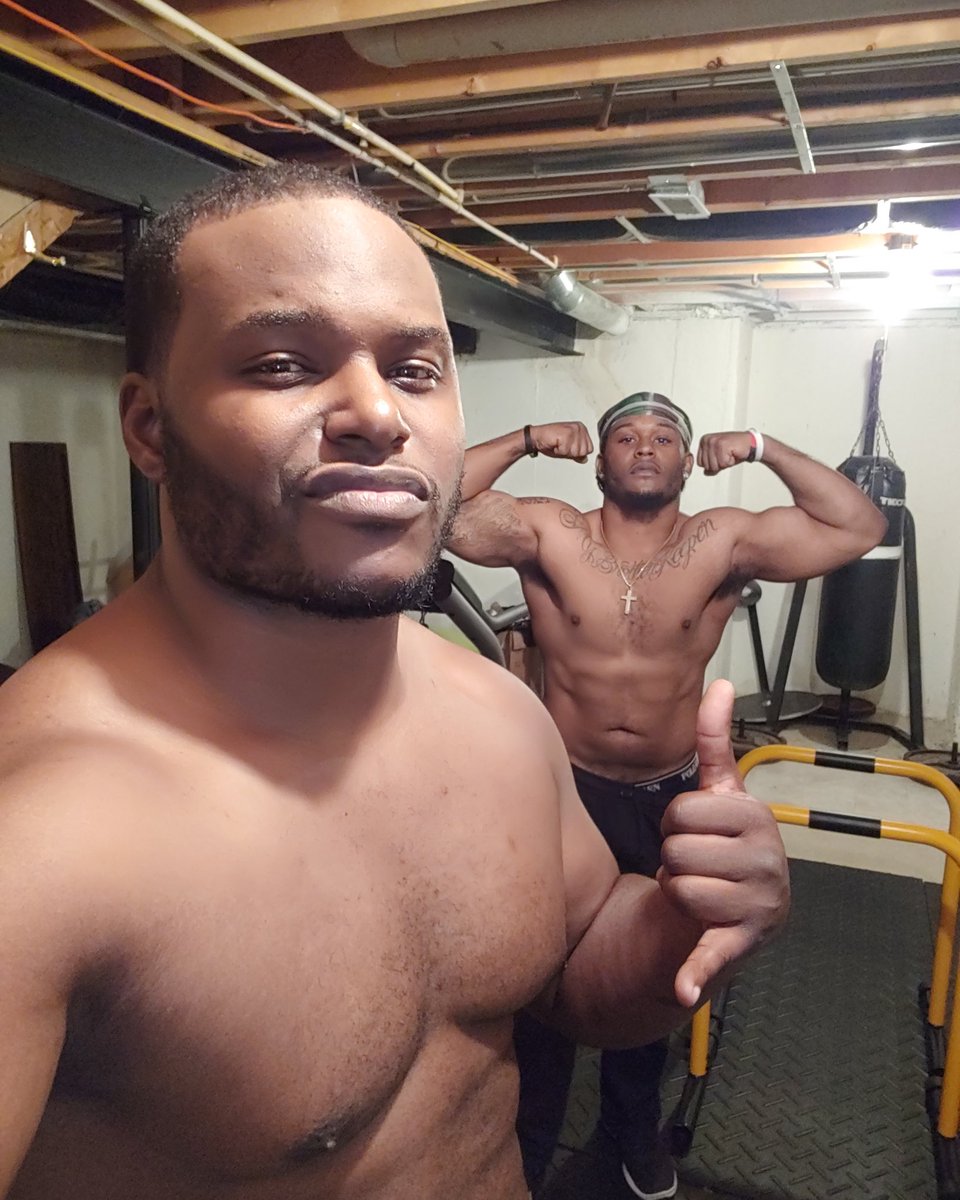 Kendawg313's tweet photo. Hitting the weights with my lil bro @Easyy_2xs
#MondayMood #MondayMorning #mondaythoughts #InfamousKenEG #BlackBoyFly #PrettyKennyPendergrass #wrestling #indywrestling #DotMobFightTeam #FitnessMotivation #workouts https://t.co/FJ8vbQhNYG