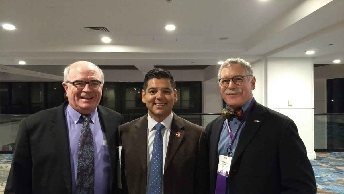 TheAACU's tweet photo. #UROPAC co-hosted a reception for congressional champion Rep. Raul Ruiz, M.D. (CA-36) at the #AMAmtg this weekend. Urologists Richard Pelman, M.D. (right) and Martin Dineen, M.D. (left) attended the reception on behalf of UROPAC. https://t.co/I8dbwhAdUD
