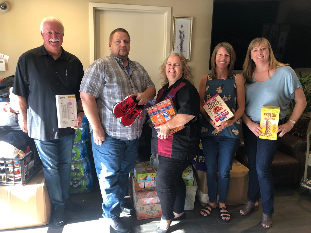 MMCContractors's tweet photo. Our Las Vegas office recently worked alongside the Nevada Partnership for Homeless Youth (NPHY), serving dinner to young adults in need of a meal. We are proud to volunteer with #NPHY and had a wonderful time spending the afternoon with members of our community. https://t.co/PwnOr1sLp1