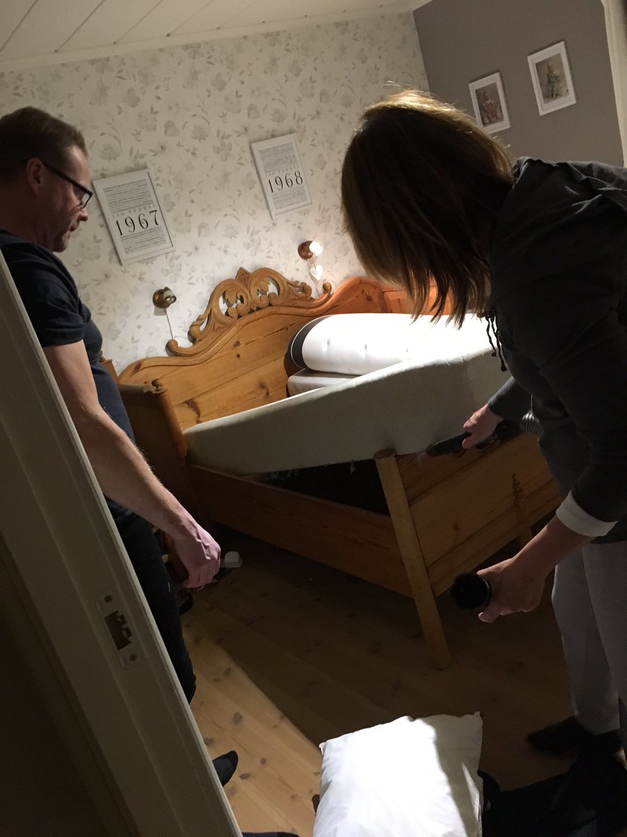 mariagards's tweet photo. ”Hädanefter är det dammsugningsförbud efter kl 21” sa pappa https://t.co/SMThcfhavu