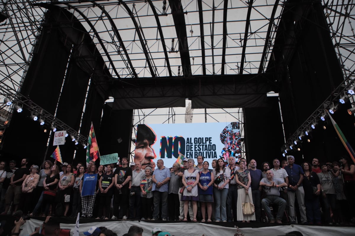 Sabbatella's tweet photo. En Buenos Aires, como en toda Latinoamérica, nos movilizamos para decir #NoAlGolpeDeEstadoEnBolivia. Abrazamos a @evoespueblo y a nuestrxs hermanxs bolivianxs. Exigimos que se respete la democracia y la soberania popular en toda la región.
#ArgentinaConEvo
#ElMundoConEvo https://t.co/YPJ8nqd1v6