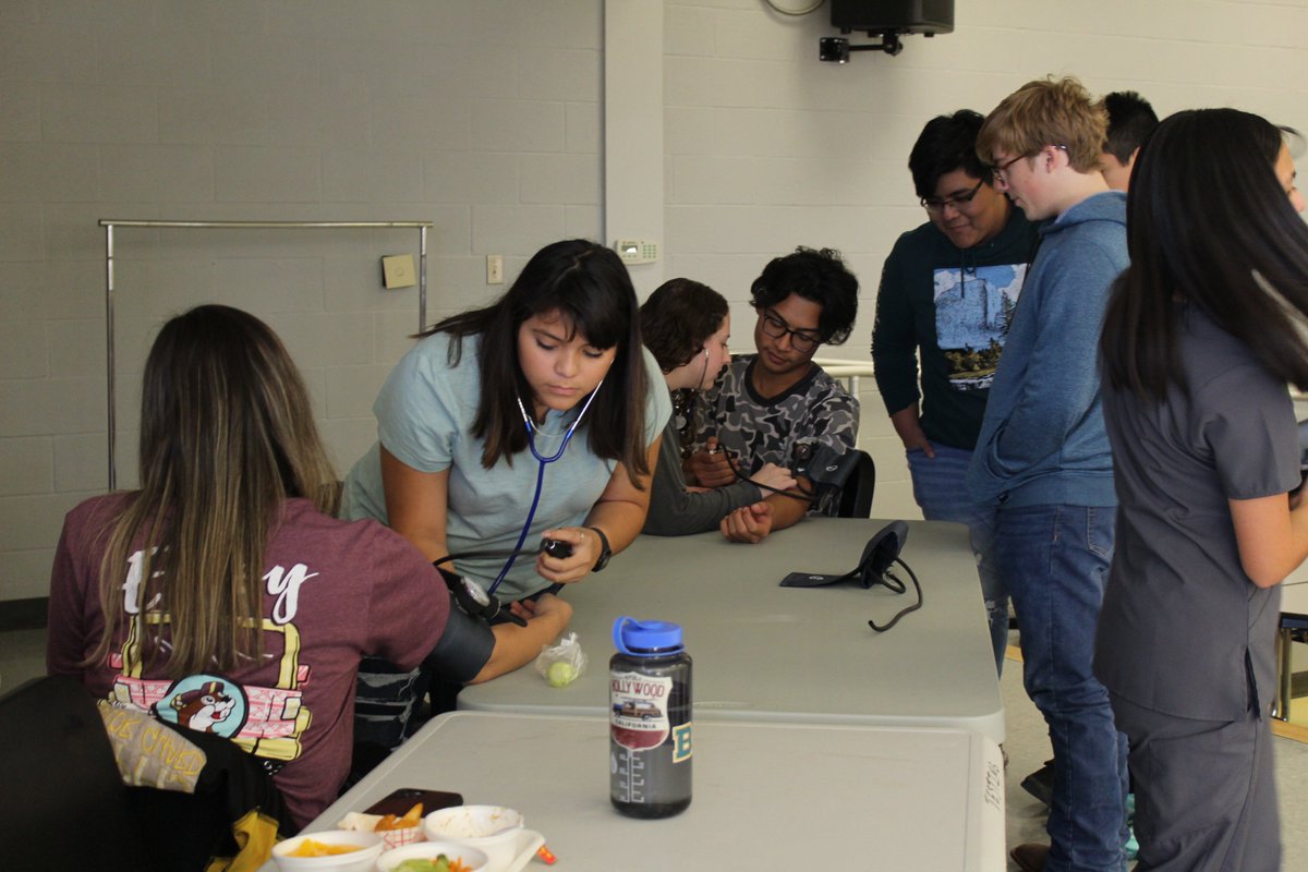 mount_school's tweet photo. This week is HOSA week, promoting our health science program &amp; students, the mission of HOSA, and service to others! Today our HOSA students practiced their skills in real-life, performing blood pressure checks on staff members &amp; students during lunch. Great work HOSA team! 🖤💛 https://t.co/OTzGdRLTS2