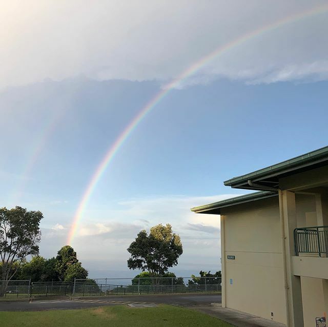 MrsNonaka's tweet photo. Monday morning rainbows. https://t.co/TkNGMhwJFF https://t.co/iBr5t1dZrF