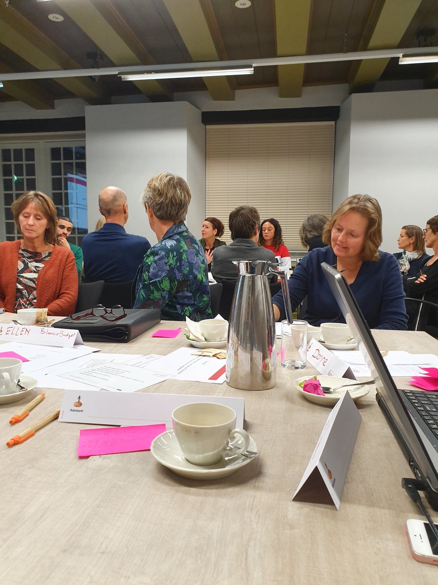 #Zeist #MoedigeDialoog met 4 dialoogtafels over #FinancieleZelfredzaamheid (in geval dat dat niet vanzelfsprekend is) georganiseerd door <a href="/samenvzeist/">Samen voor Zeist</a> ism #RABOBankRijnEnHeuvelrug in <a href="/slotzeist/">Slot Zeist</a> met 34 organisaties waaronder <a href="/MeanderOmnium/">MeanderOmnium: Welzijn in Zeist</a>