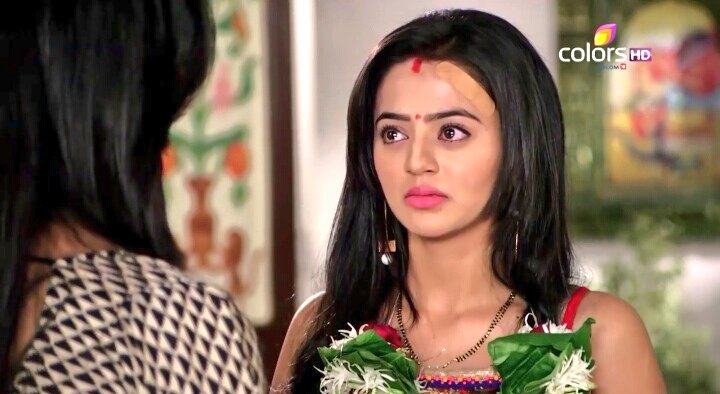 HellyTurkey's tweet photo. Anne ben ne diyeceğimi bilmiyorum.. Böyle yaparak doğru mu yaptım bende bilmiyorum! #BıçakSırtı #Swaragini #Ragini #HellyShah #Helly #TejasswiPrakash #Tejasswi #VarunKapoor #Varun #Sanskaar #SwaSan #NamishTaneja #Namish #Laksh #Parinee https://t.co/QxuORO4WRJ