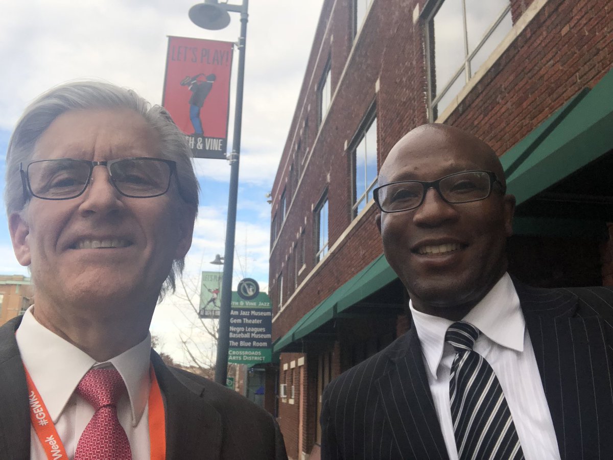 RuKCMO's tweet photo. #InnovationDistricts provided opportunities for serendipitous #collisiondensity - met up with @ServiceLaw outside his historic Lincoln Building - he has space for #startupkc #entrepreneurs in the #VineStreetInnovationDistrict #GEWKC https://t.co/E2Y6pivAQh