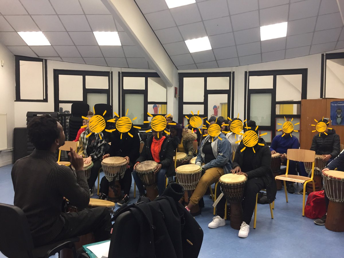 Yannick_Porte93's tweet photo. Ds le cadre d'1 CAC,le @reptriolet accueille le projet LEWOZ  afin 2 familiariser les élèves de 3e à la musiq 2 Guadeloupe et la pratiq collective ac l'artiste Célia Wa. 
Sera abordé la quest° du métissage,esclavage,écriture. @ThomasHeuze2 @DevezeAnne @AcCreteil @seinesaintdenis https://t.co/Tgs9R1irTC