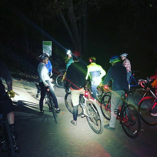 BEERSNGEARS's tweet photo. The storm seems to have passed. We’re still planning to #ridelikeafish tonight (11/18). Bundle up, grab your bike and lights, and meet us at Fiddlin Fish at 6pm. We roll at 6:15 #ridewsnc #nightride #downtownws #discoveryourcity https://t.co/A9sEcTVXDT