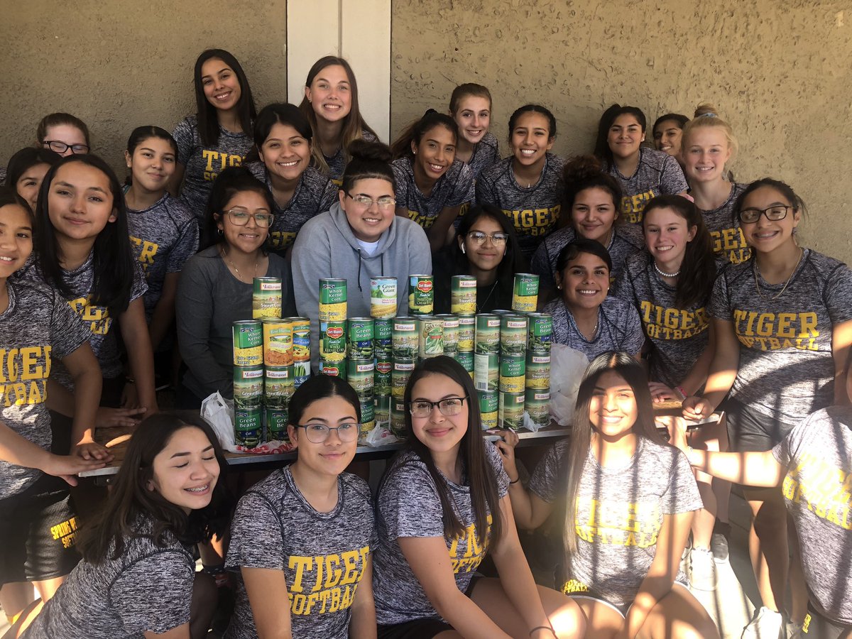 woods_2020's tweet photo. The softball team collected cans of corn &amp; green beans for the CIS Thanksgiving Food drive held on campus! We hope everyone has a great Thanksgiving! #allmeansall #thepowerofelectives @SpringWoodsHigh @SwhsClub @sbisdathletics @SBISD https://t.co/jDtqhr4Dnd