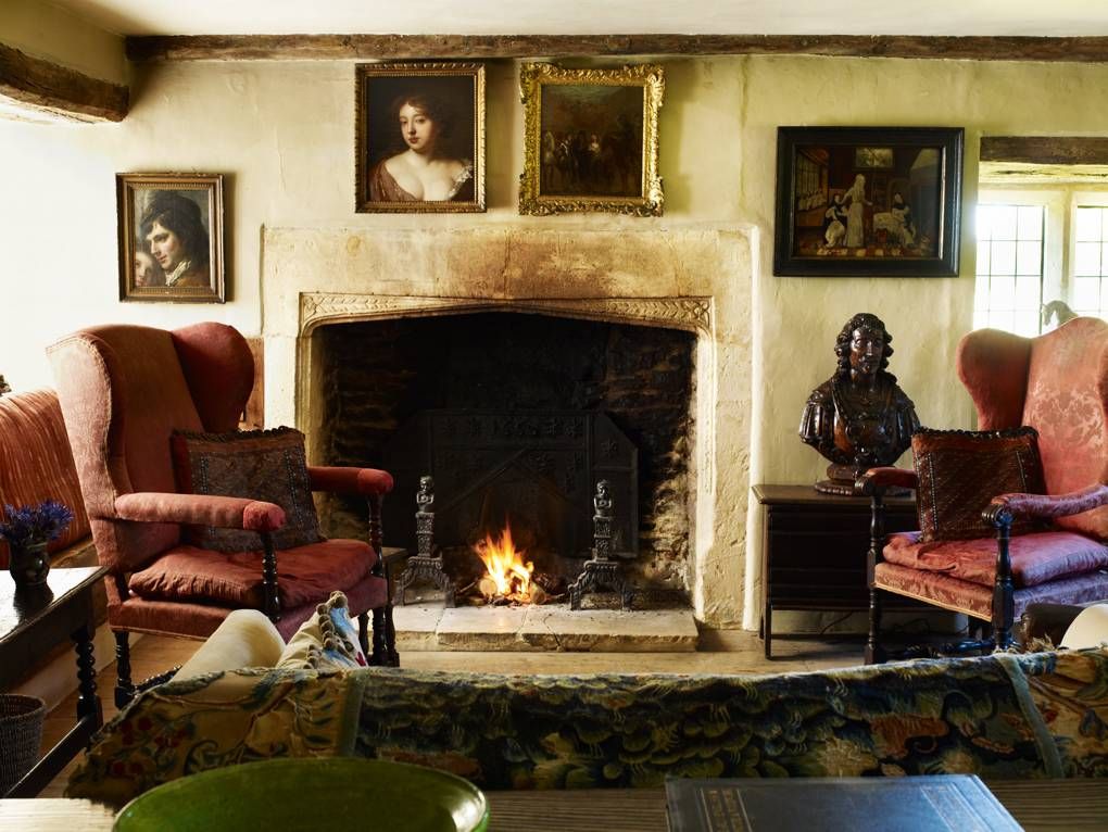 _houseandgarden's tweet photo. At home in Oxfordshire with the art dealer and broadcaster Philip Mould. https://t.co/24Erou3zhx https://t.co/leMPiDGqEv