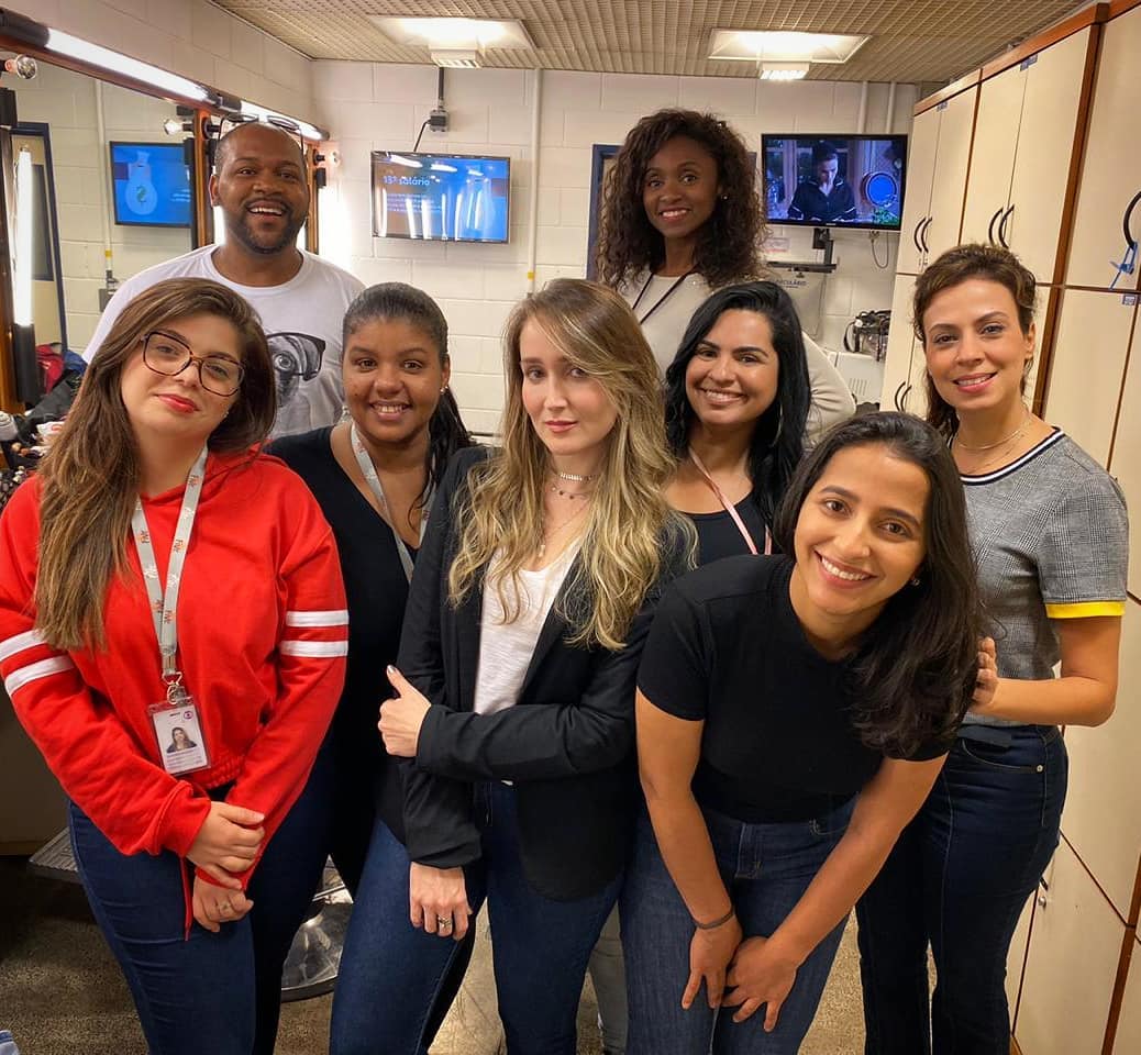 PortalAsFive's tweet photo. 📸l"Estamos na reta final da série #AsFive
Essa é minha equipe maravilhosa!
Equipe unida faz toda diferença!
Foi um prazer conhecer e trabalgar com vocês! Que venham novos projetos.
Gratidão
#caracterização #minhaequipe"
(via kelfurman) #AsFive https://t.co/OByew94gAF