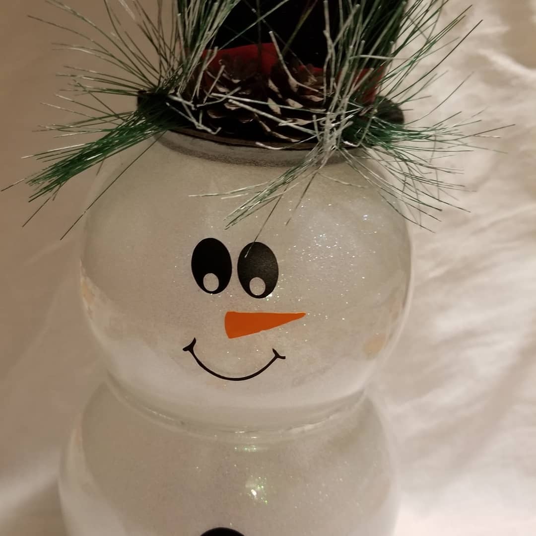 It's starting to look a lot like Christmas....🎄☃️🎁
#repost way_2crafty using #ORACAL651