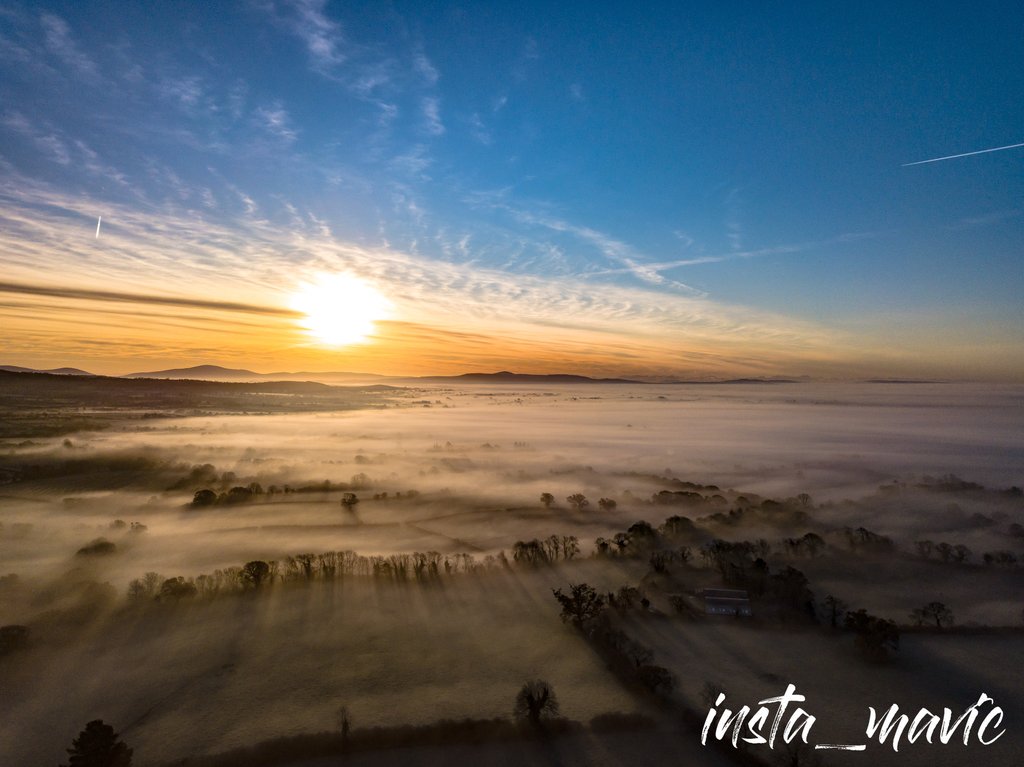 insta_mavic's tweet photo. Some low-lying #fog in #Kilkenny at #sunrise this morning. https://t.co/riVdbw4YiA