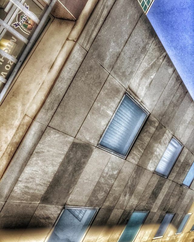 DavidSmalldon's tweet photo. Downtown Lansing  #archilovers #architecturelovers #building #architecturephotography #buildings #archidaily #architect #architexture #michigan  #cityscape #modern #lansingmichigan #lines #architect #design #perspective #cities https://t.co/GQXXwDeB6F https://t.co/y4PfGDxOkk