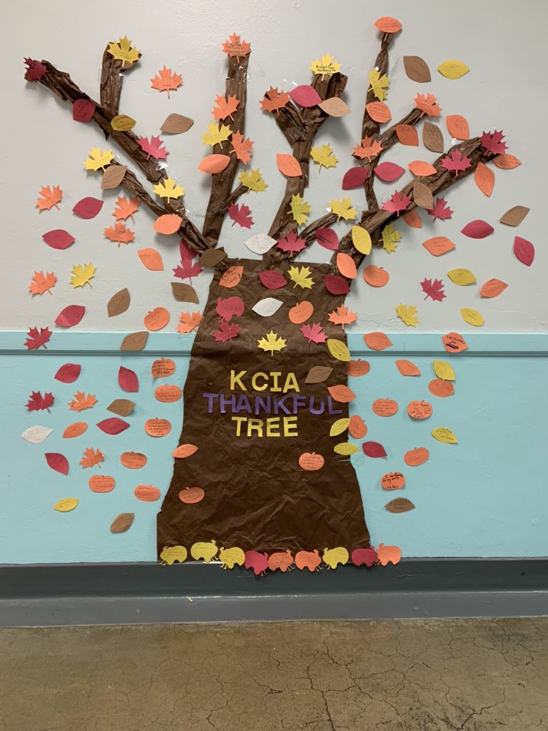 MissLTrue's tweet photo. Middle school student council members made a Thankful Tree, and middle school students added all the reasons they are thankful! ❤️🧡💛🍁🍂 @KCIAcademy #lovedoeswork https://t.co/2u9u8pxDXA