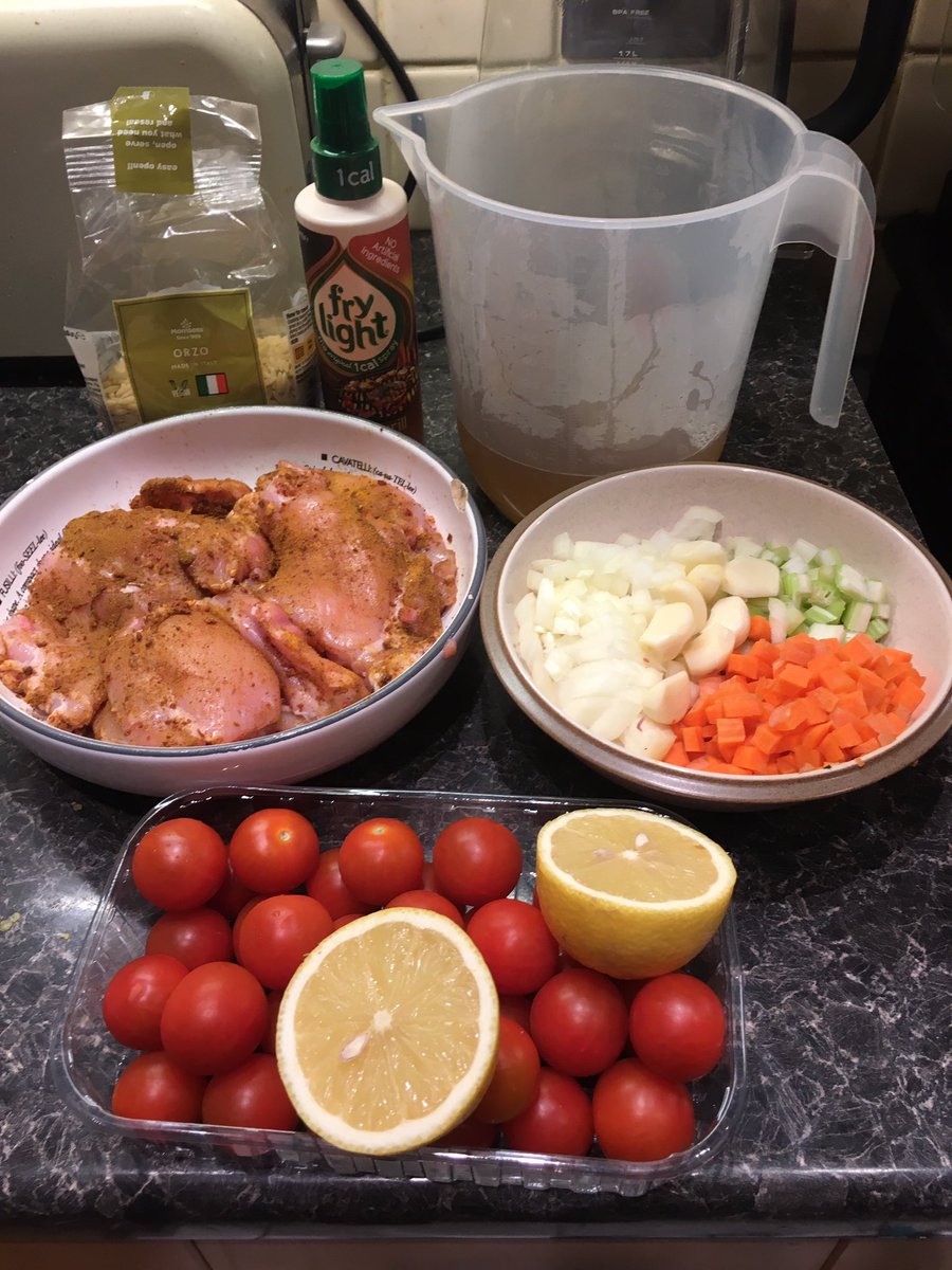 SWLinEaglesnest's tweet photo. Jacket potato with tuna and salad for lunch at work 👍 Dinner was my favourite pinch of nom recipe, Mediterranean chicken orzo 🥰#slimmingworld #onplan #foodoptimising #backtotarget #synfree https://t.co/dPbJRQhVRM