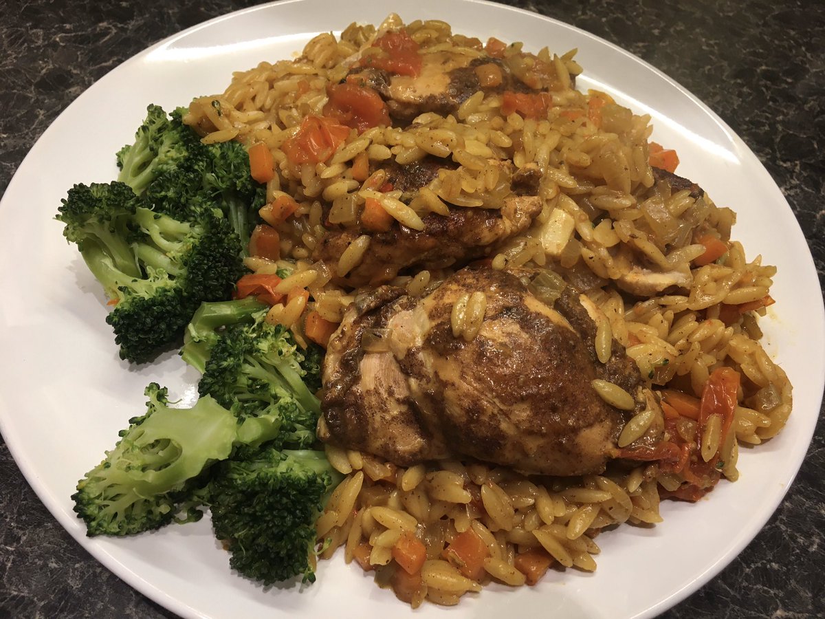 SWLinEaglesnest's tweet photo. Jacket potato with tuna and salad for lunch at work 👍 Dinner was my favourite pinch of nom recipe, Mediterranean chicken orzo 🥰#slimmingworld #onplan #foodoptimising #backtotarget #synfree https://t.co/dPbJRQhVRM
