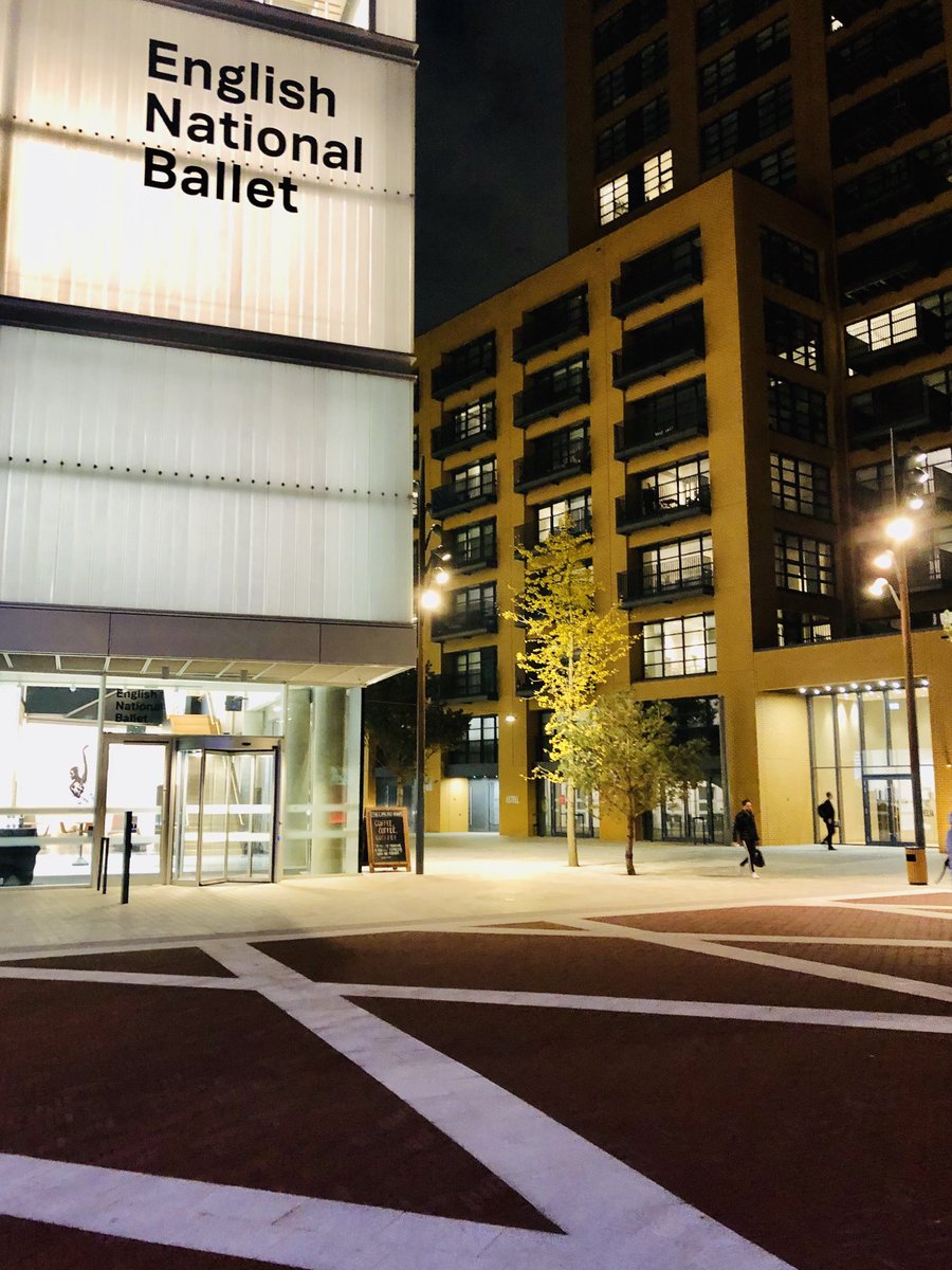 futurecityblog's tweet photo. Great event by @nlalondon touring the new @ENBallet building on #CityIsland with @ballymore Creative Director #RogerBlack and #architect #GlenHowells #culturalstrategy and #Placemaking by #MarkDavy @futurecityblog https://t.co/NPCHuU1AYk
