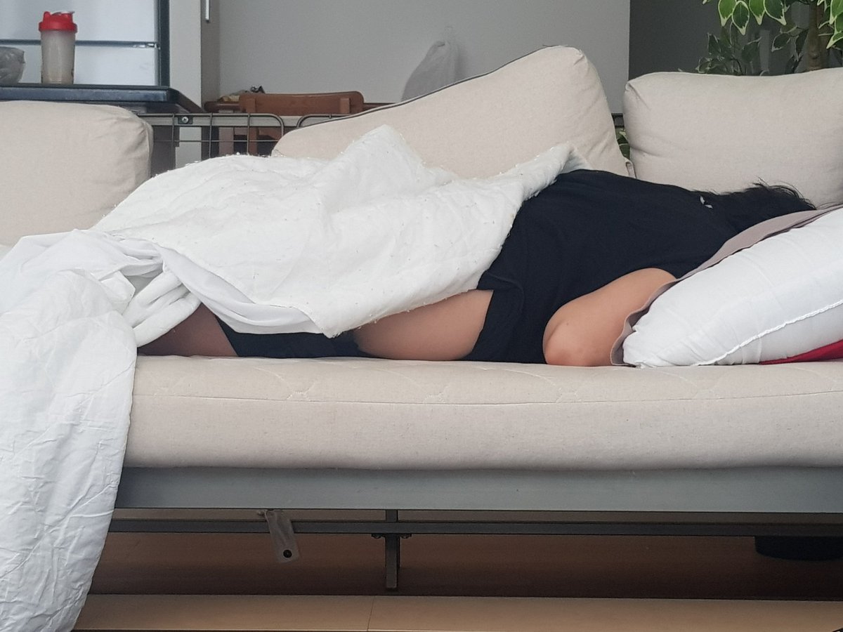 jongeepogs's tweet photo. Balita mga tropa? Tagal tagal nang walang trip life. Matumal dito ayyy. Gapangin ko ba tong room mate kong Korean? Sa labas natulog e, sa tingin nyo pwede mga tropa?
#bosoislife #hipo #jakolpinoy #manyakol #roommate
#AbanganMgaSusunodNaKabanata https://t.co/IQztLGDPWa