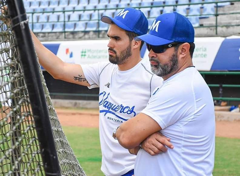 bdecolombia's tweet photo. El campeón de serie mundial como manager de Medias Blancas, @OzzieGuillen, se encuentra de visita en Montería en donde acompaña los entrenamientos de @VaquerosdeMont1 que son dirigidos por su hijo. Esta noche recibirá las llaves de la ciudad por parte del Alcalde @MarcosDanielPG https://t.co/lOEIZa16kB