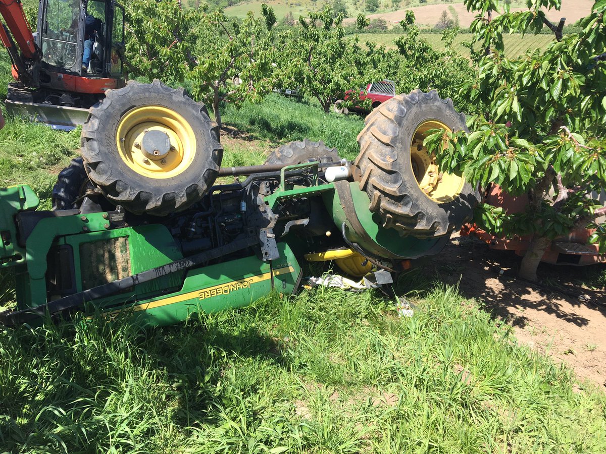 OregonDCBS's tweet photo. #OROSHA fined Orchard View Inc., a fruit farm in The Dalles, $37,800 for 5 job safety violations including failing to train employees in the safe operation of tractors. The failures exposed workers to serious injury or death. 
Read the #PressRelease: https://t.co/bR9ObBYWPw https://t.co/5SpthYkWkj