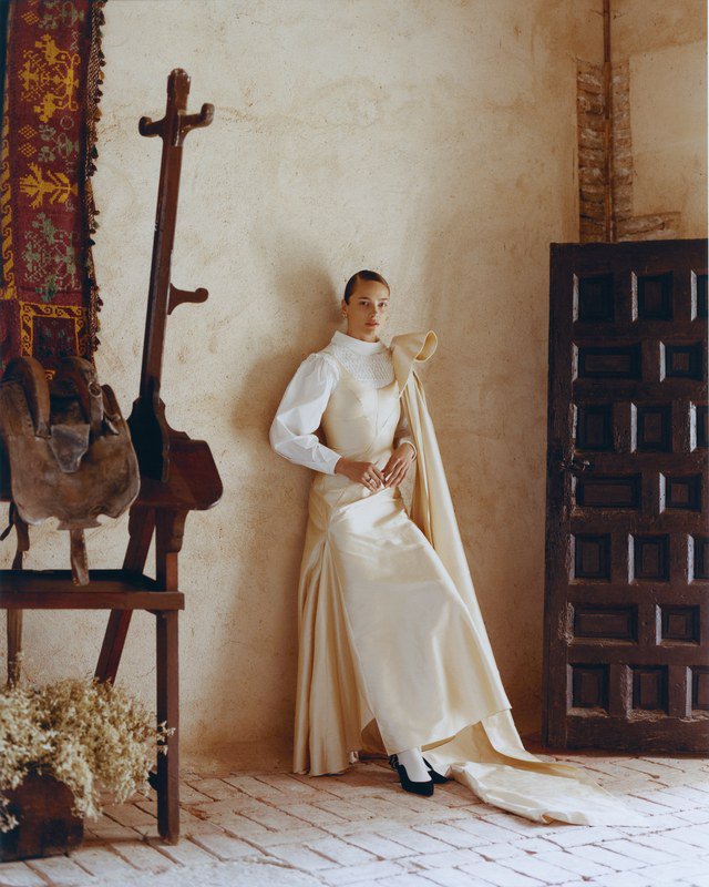 VogueSpain's tweet photo. Estas serán las tendencias en vestidos de novia en 2020 (palabra de diseñadora). 

https://t.co/s99uns7HW7 https://t.co/ExAwfxHU8o