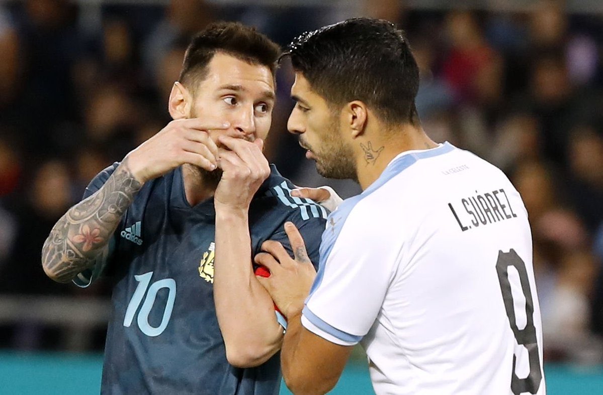 lnstantFoot's tweet photo. Une bagarre aurait eu lieu dans le tunnel entre Messi et Cavani ! Suarez serait intervenu pour calmer les deux joueurs ! 🇦🇷🤜🤛🇺🇾 (ESPN) https://t.co/tI49RbdwpF