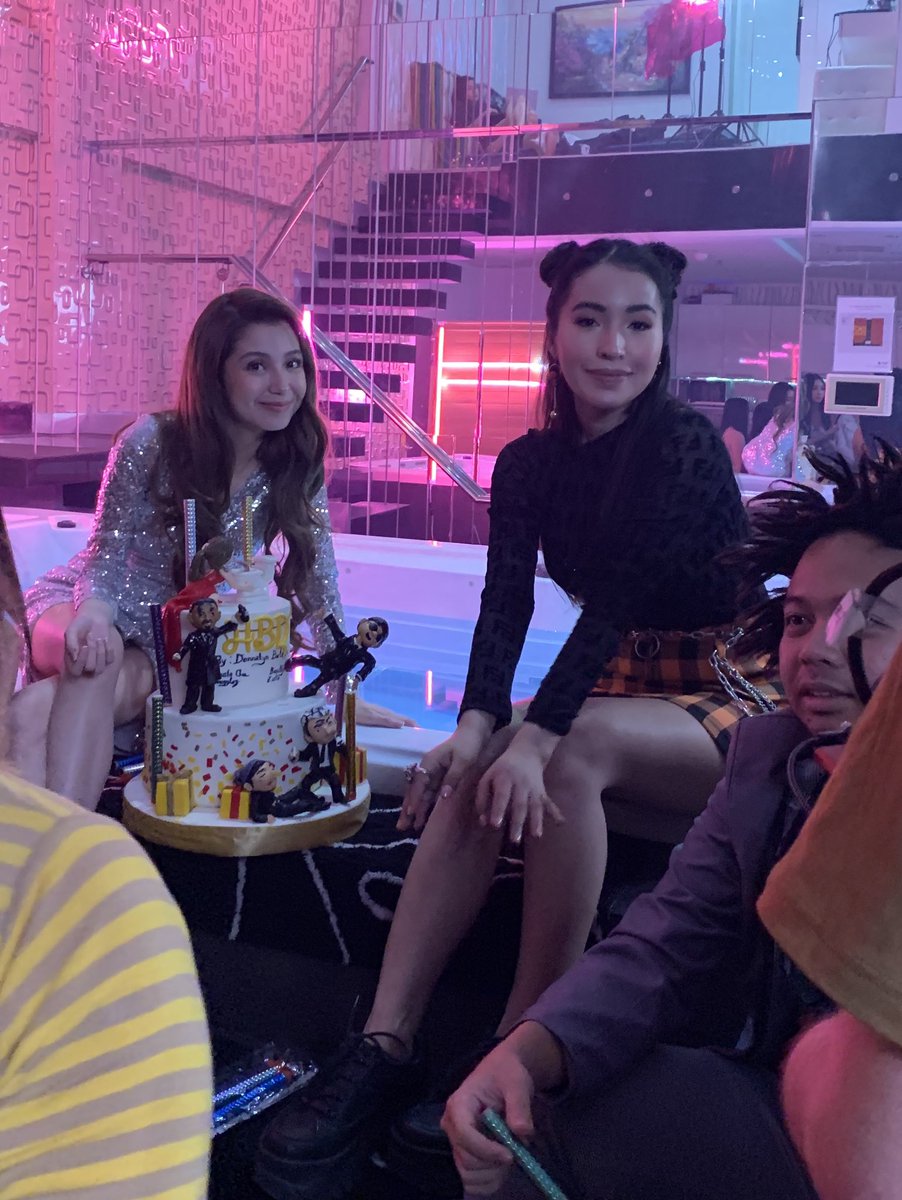 JelaiAndres's tweet photo. Mga katangian na napunta lahat sa iisang babae lang!
Sinalo niya lahat. Mabait,maganda,mayaman, attractive,matalino,talented,elegant, classy, makadyos,funny REALLY EXIST!YES KAKAIBABE @DJBDonna REALLY DO EXIST alabyu mylove👭 (INSERT ZEBBY)#DoLai #JelaiAndres #DonnalynBartolome https://t.co/g0XmK6S8Yr