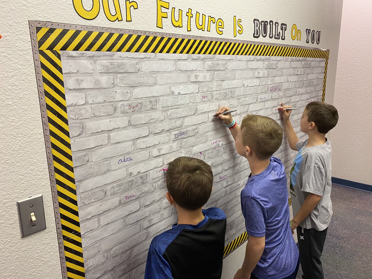 GESHale's tweet photo. @TechNinjaTodd We do positive referrals and they sign a wall on the office and get a positive call home! https://t.co/qa2LJBAWCj
