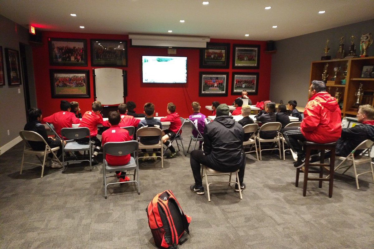 SurreyUnitedSC's tweet photo. Video Analysis session with our U11 boys teams. Watching and learning. Boys are loving it! #vicariouslearning #development https://t.co/I4nPkXs3jA