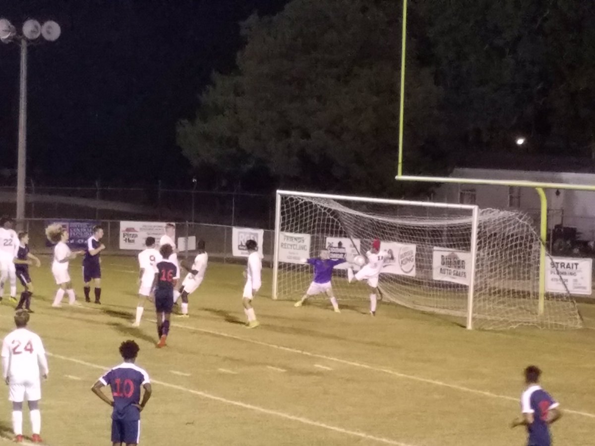 Kendra_Hamby's tweet photo. ⚽️⚽️9-1 win for @vanguard_high Varsity Boys Soccer tonight! Keep up the teamwork. Go Knights! @Grantham_Greats https://t.co/KpdSDaqwfk