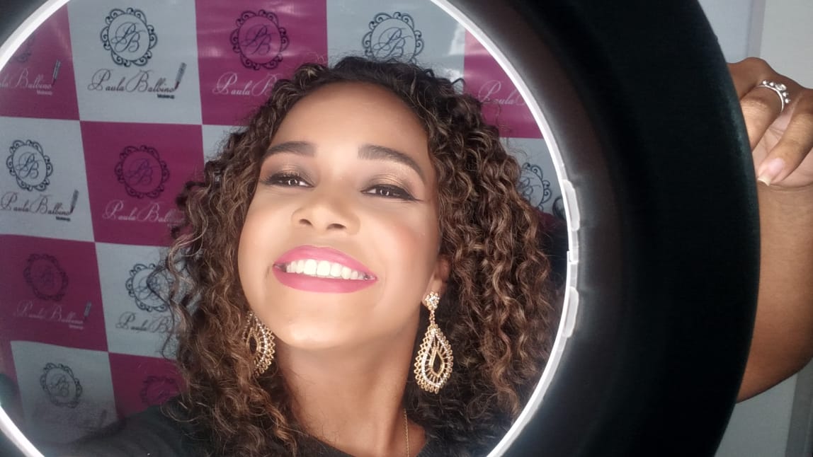 vitoriacrf_21's tweet photo. #ModeloDeMaquiagem
#Makeup
#Adoreei
💄❤
Gente ela arrasa, ótima profissional!! ❤️ https://t.co/BVM1SF1flZ