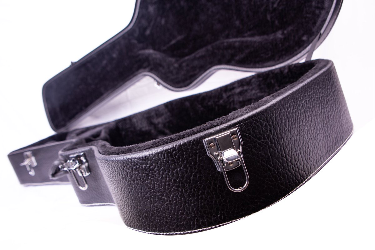 ConchaSolutions's tweet photo. Just finishing this #photoshoot for my new client...
What about this #Peruvian #guitar #case
This product will be available soon... #photography #photographer #conchaphotography #conchastyle #conchatrip #conchasolutions https://t.co/wAFBJeZ0Id