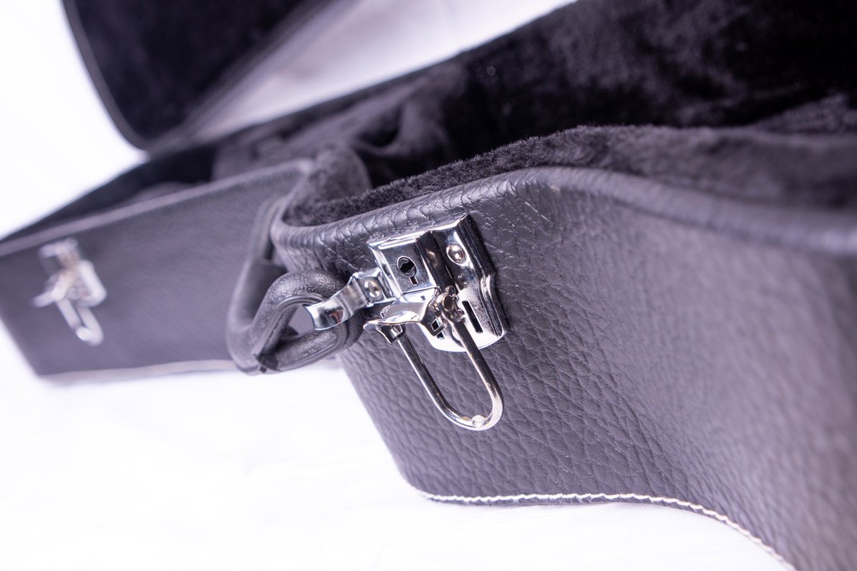 ConchaSolutions's tweet photo. Just finishing this #photoshoot for my new client...
What about this #Peruvian #guitar #case
This product will be available soon... #photography #photographer #conchaphotography #conchastyle #conchatrip #conchasolutions https://t.co/wAFBJeZ0Id