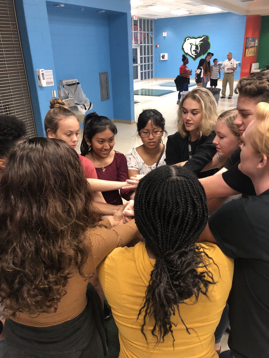 PRH_NHS's tweet photo. Had an amazing NHS Conference! Thank you to all the middle and high school students who came out to learn more on leadership and how we can help our community :) @CypressPalm @CollierCharter @PalmettoRidgeHS https://t.co/chK7hyc9cj