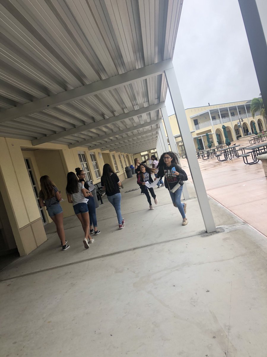 PRH_NHS's tweet photo. Had an amazing NHS Conference! Thank you to all the middle and high school students who came out to learn more on leadership and how we can help our community :) @CypressPalm @CollierCharter @PalmettoRidgeHS https://t.co/chK7hyc9cj