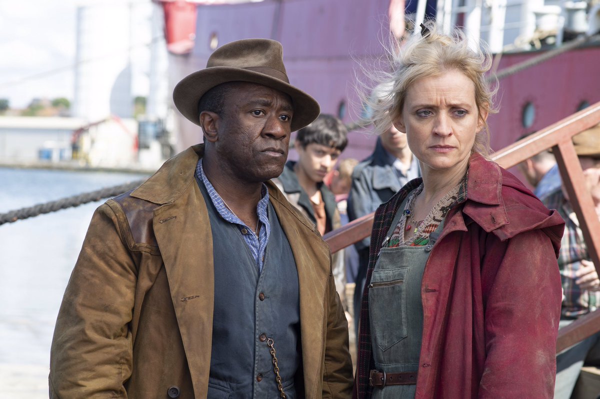 popcultureview's tweet photo. Who’s ready for an all new #HisDarkMaterials in 5 minutes?!? RT if you’ll be live tweeting! 🙋🏻‍♂️🙋🏻‍♂️

Tonight’s episode, “The Spies,” was written by #JackThorne and directed by #DawnShadforth!! 

@daemonsanddust https://t.co/55iK4gUxd8