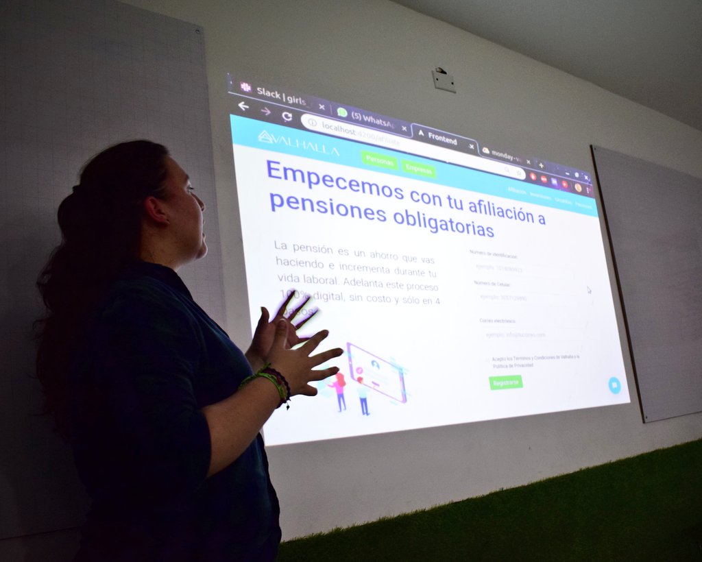 bictia's tweet photo. Las alumnas de #SoyProgramadora presentaron sus proyectos finales de FullStack. Fueron 14 semanas en las que 150 mujeres aprendieron desarrollo web desde cero; solo el 10% tenía conocimientos previos en programación.

@investinbogota @camaracomerbog @BancoMundialLAC https://t.co/bFe2eZba0S