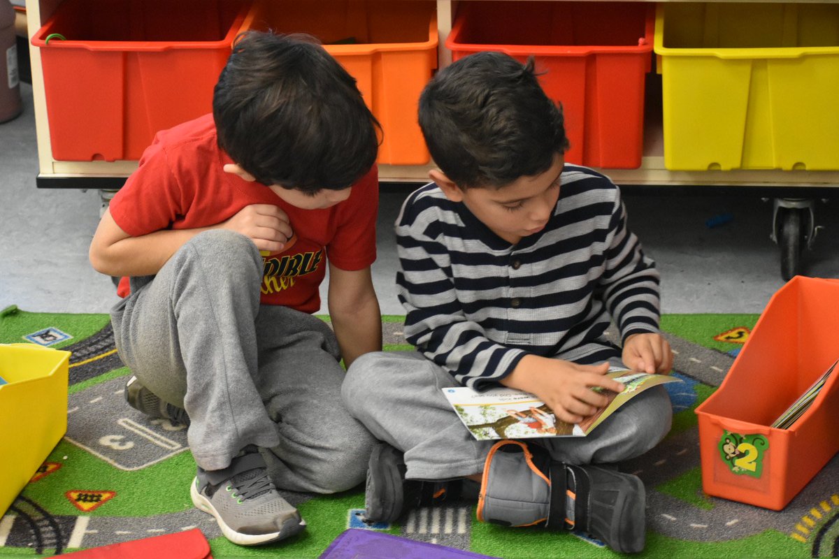 Brooke__Barker's tweet photo. There’s nothing I love more than watching students helping one another. Whether it’s during readers workshop or another time during the day I am always overwhelmed with joy. #gretchko2020 #wb2020 https://t.co/8LzeOhoHR2
