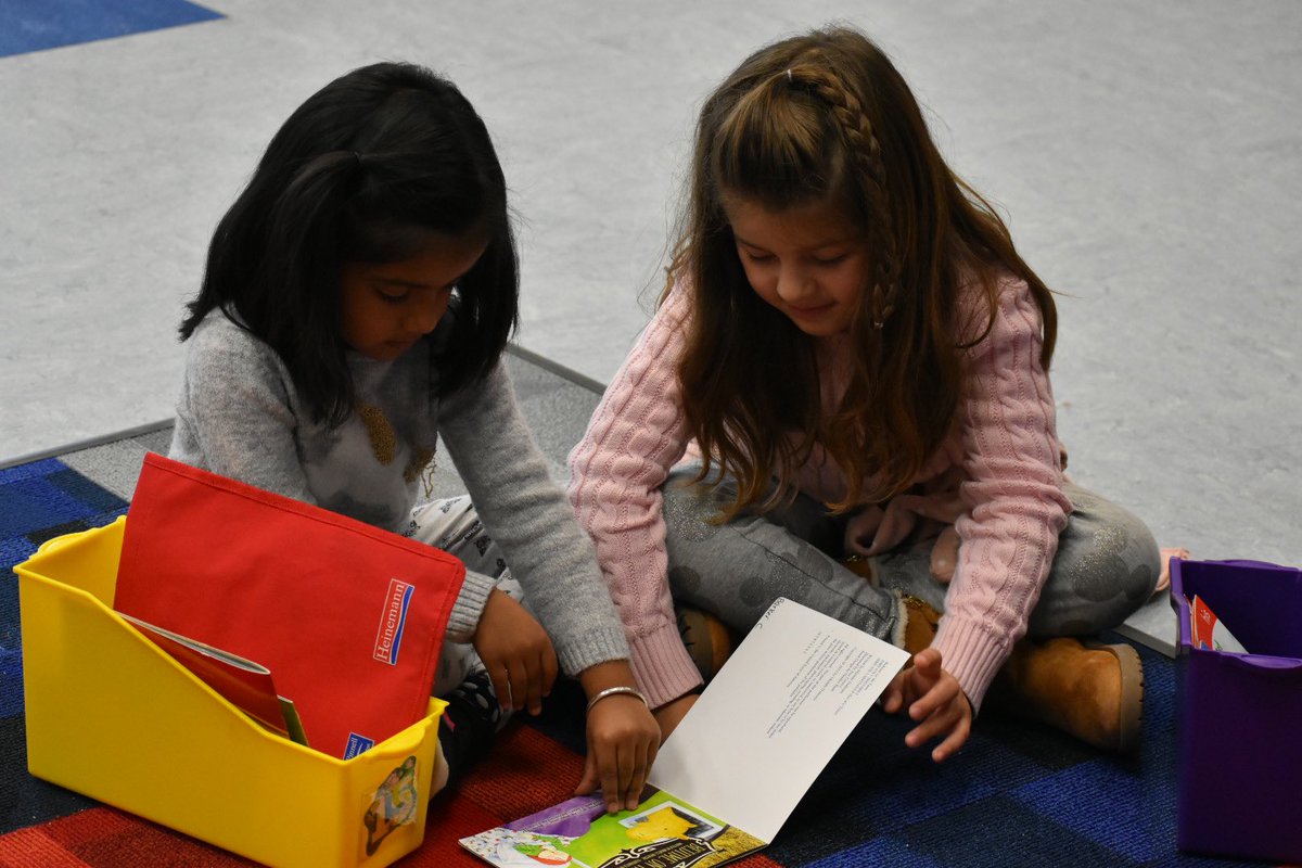 Brooke__Barker's tweet photo. There’s nothing I love more than watching students helping one another. Whether it’s during readers workshop or another time during the day I am always overwhelmed with joy. #gretchko2020 #wb2020 https://t.co/8LzeOhoHR2