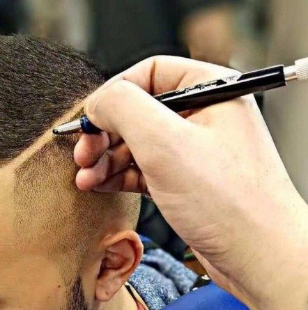 aComprar_'s tweet photo. ¿Quieres lucir un corte de pelo espectacular y echo por ti? Con esta pluma podrás hacerte los mejores dibujos en tu cabello https://t.co/qlvsBEJ3v4 
#peinados #graffitiart https://t.co/zZ5XObbFBm